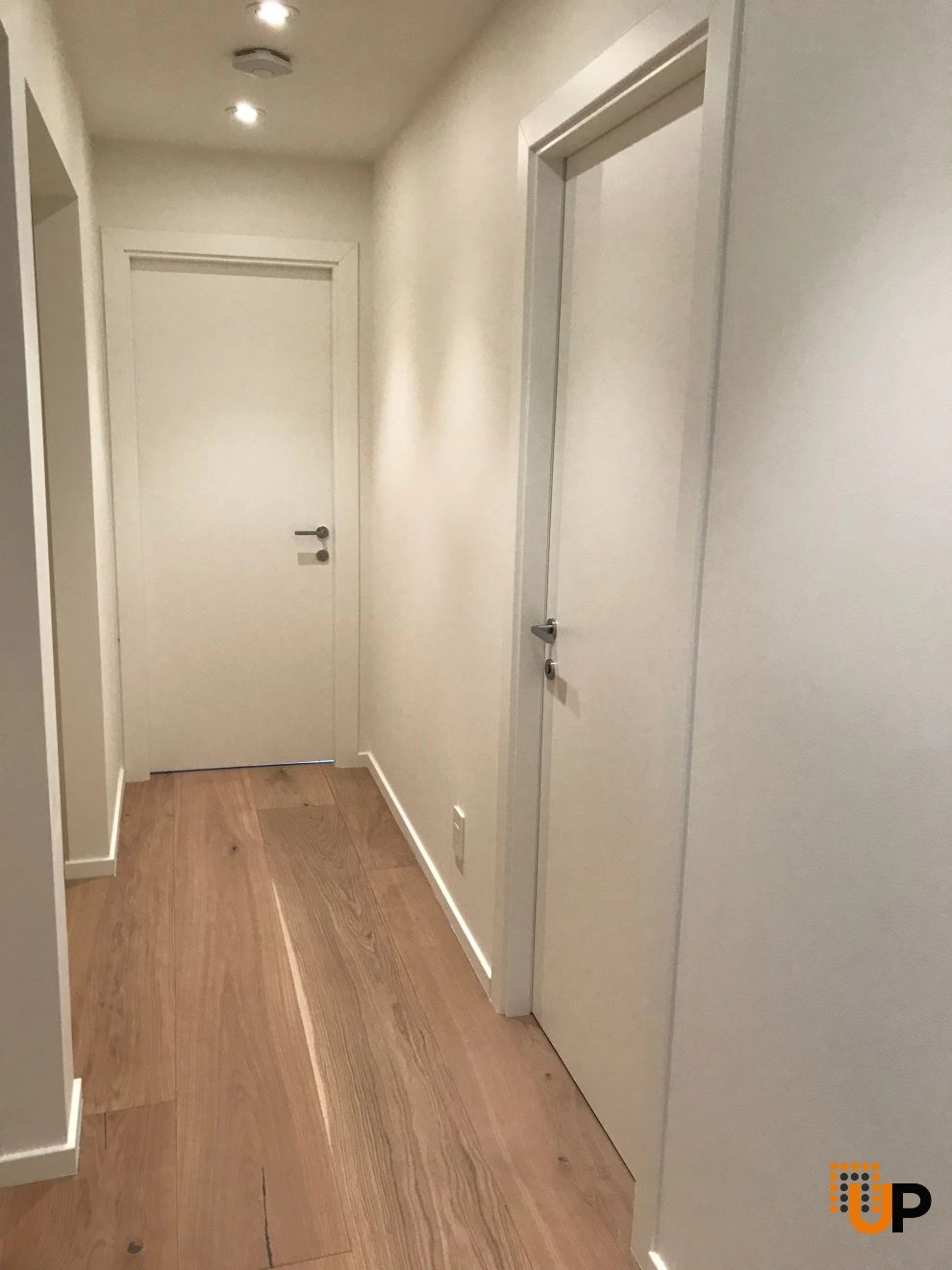 Single solid wood with honeycomb modern interior swing door | Planum 0010 White | 18 x 80 photo#2