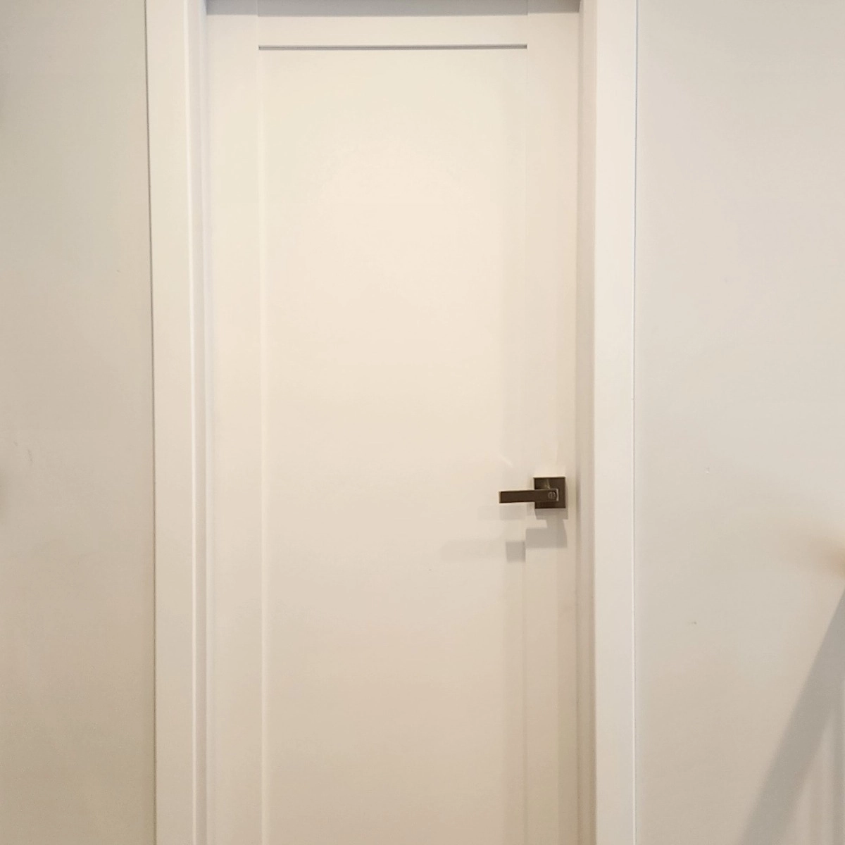 Single mdf shaker interior swing door | Quadro 4111 White | 18 x 80 photo#20