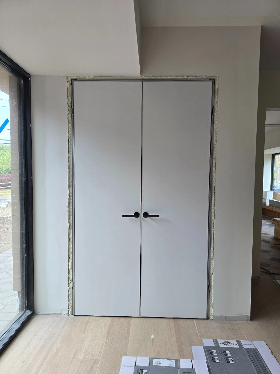 Double hidden doors Planum 0010