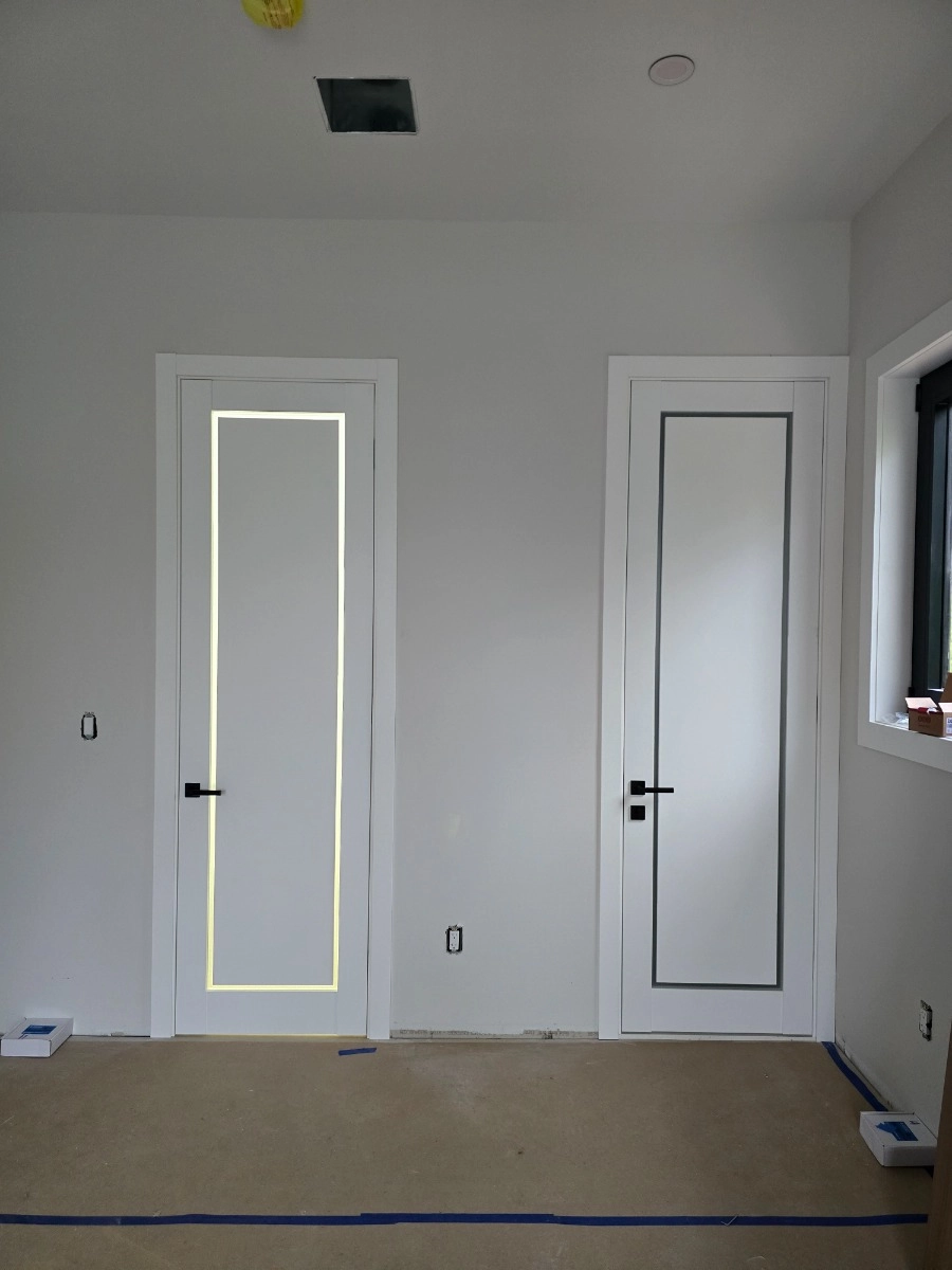 Single solid core interior swing door with frosted glass | Planum 0888 Painted White | 18 x 80 photo#16