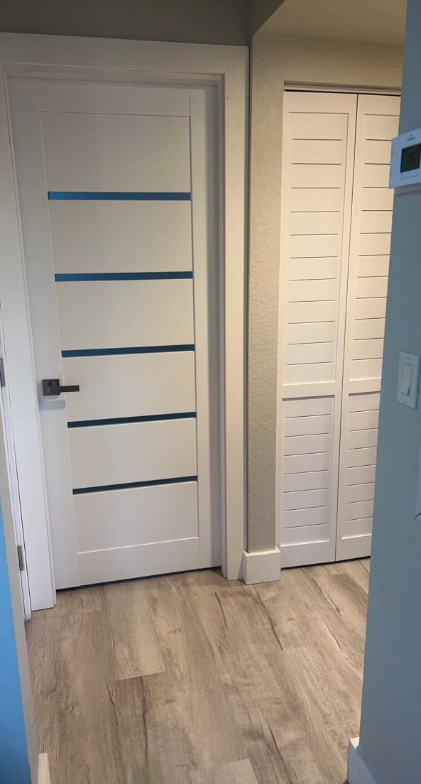 Single mdf modern interior swing door with frosted glass | Quadro 4117 White | 18 x 80 photo#9