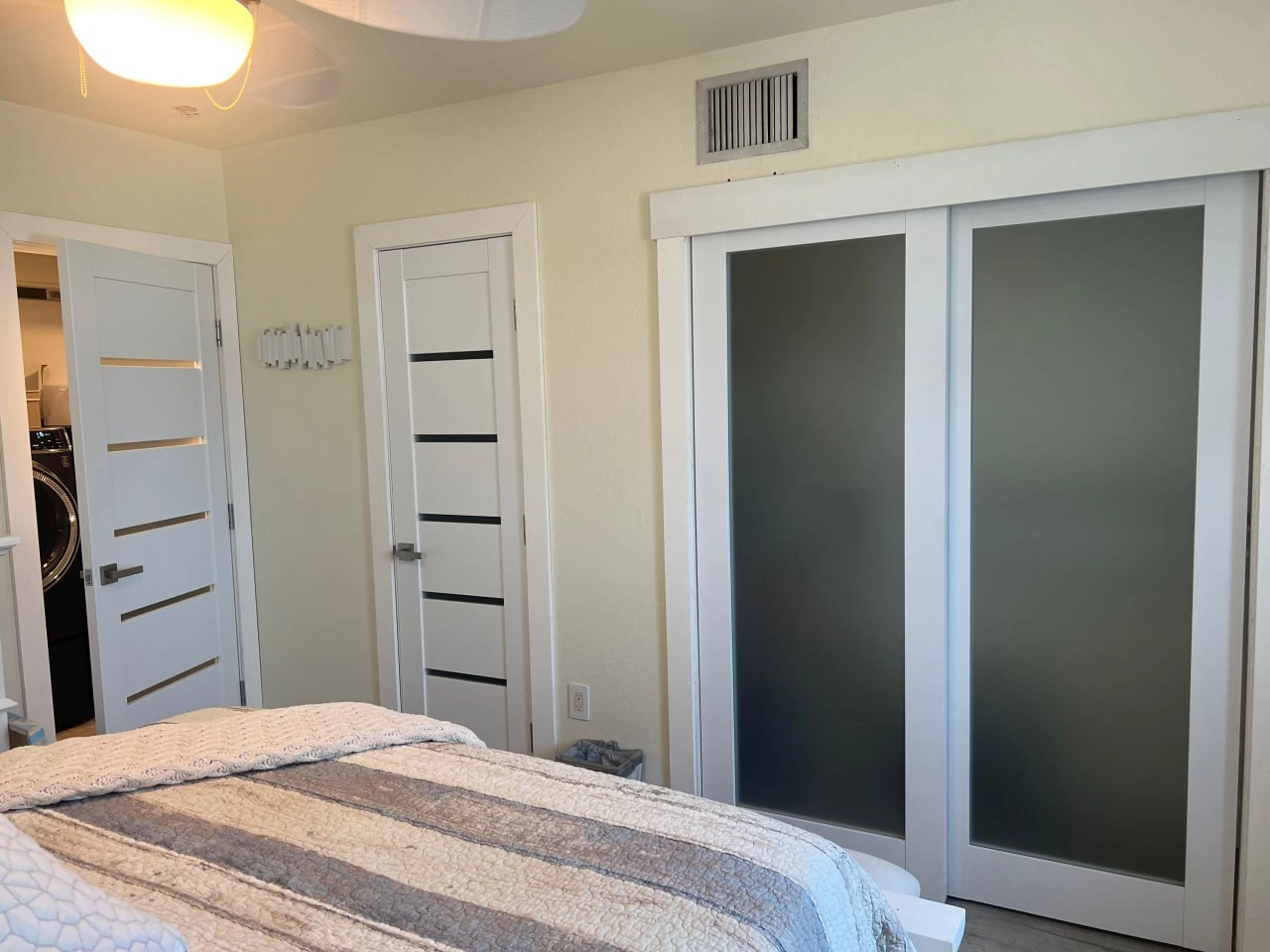 Single mdf modern interior swing door with frosted glass | Quadro 4117 White | 18 x 80 photo#10