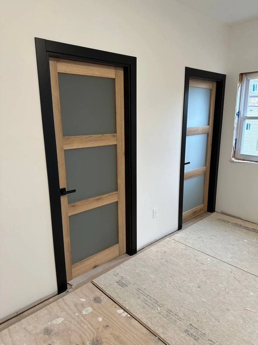 Lucia 2552 Oak With black trim