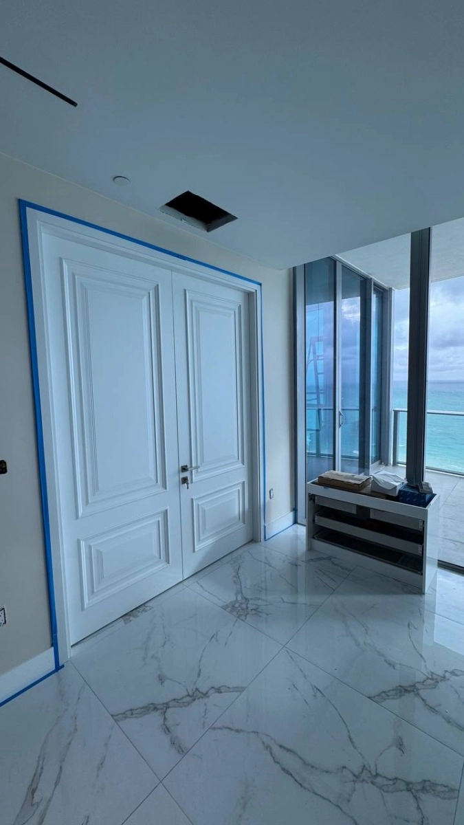 Single solid wood with honeycomb interior swing door | Royal 9822 White | 18 x 80 photo#7