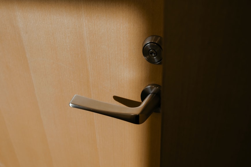 How to choose the right door hardware for your home?
