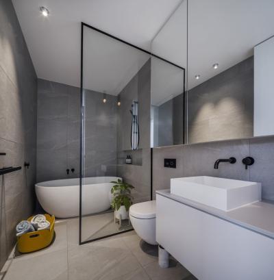 Minimalism in bathroom interior: the art of simplicity