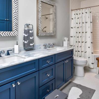 Ocean breeze in your home: how to design a nautical bathroom